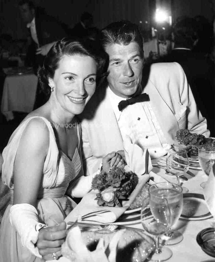 Ronald Reagan 1965 With wife Nancy.jpg